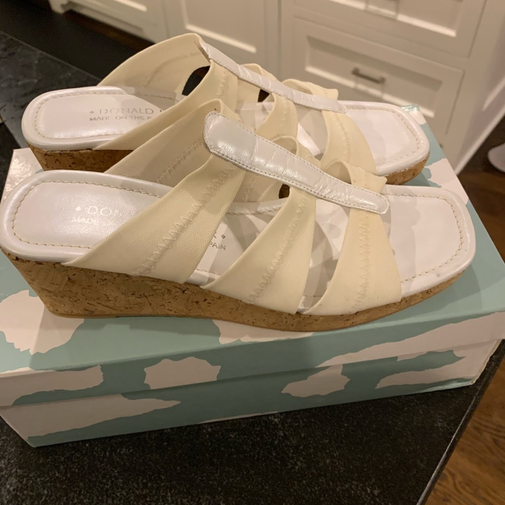 Donald Pliner Clare wedge